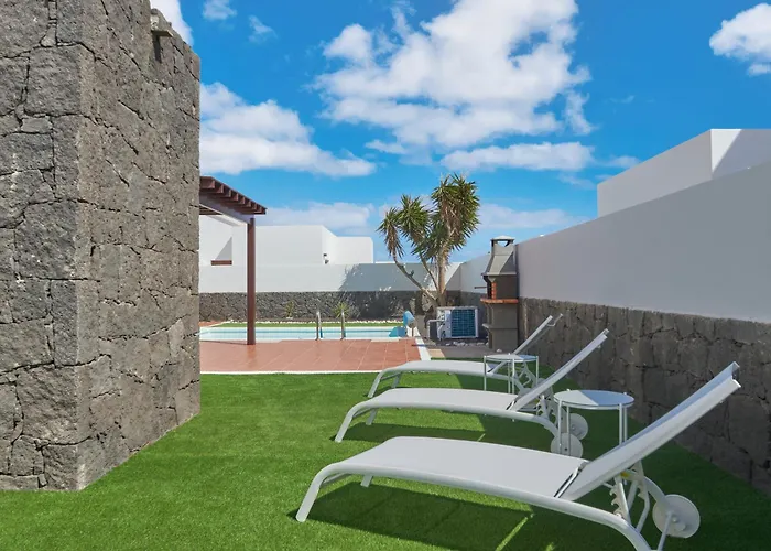 Casa Nolva Heated Pool 度假居 *